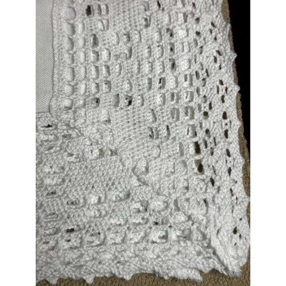 German Made White Floral Embroidery Lace Doily Cloth 32" X 32" - Picture 4 of 5